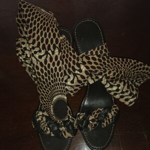 Elegant Leopard Print Sandals with Black Details